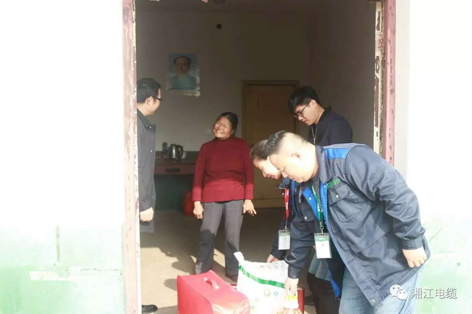 愛(ài)心凝聚力量，希望成就未來(lái)。湘江電纜參與“精準(zhǔn)扶貧”