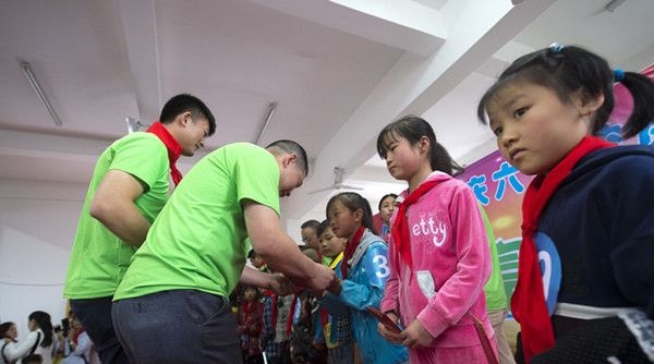 “六一微心愿，愛(ài)心暖童心”湘江電纜攜手村長(zhǎng)李銳愛(ài)心傳遞 點(diǎn)亮未來(lái)