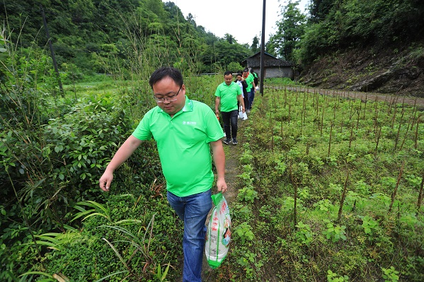 “六一微心愿，愛(ài)心暖童心”湘江電纜攜手村長(zhǎng)李銳愛(ài)心傳遞 點(diǎn)亮未來(lái)