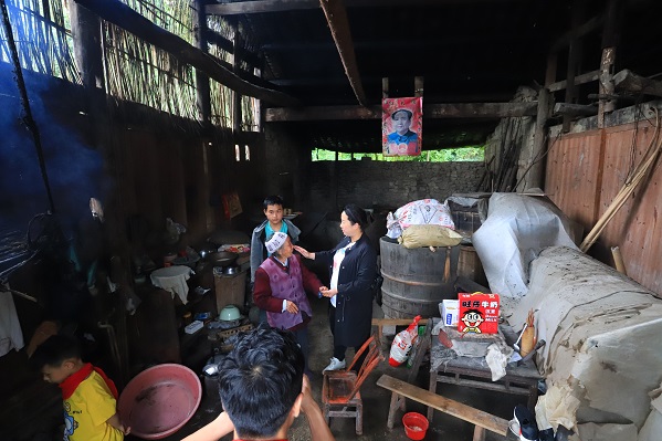 “六一微心愿，愛(ài)心暖童心”湘江電纜攜手村長(zhǎng)李銳愛(ài)心傳遞 點(diǎn)亮未來(lái)